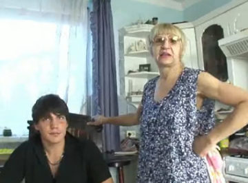 imagen Le pagan dinero por follarse a esta anciana