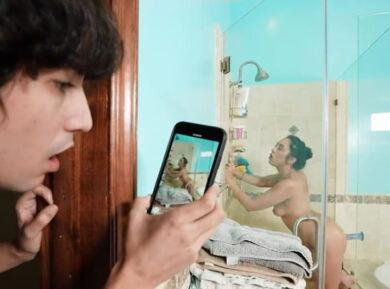 imagen Pilla a su madrastra masturbándose, acaba follándole el culo